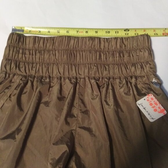 NWT FP movement The way home shorts  size Large army color  built in briefs - Picture 12 of 16